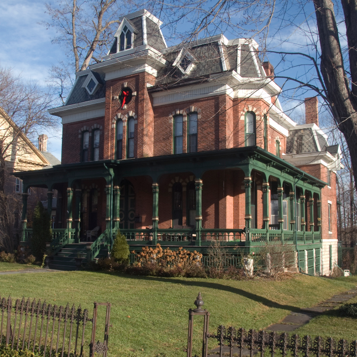 Which house do you think looks more like the Granville House?